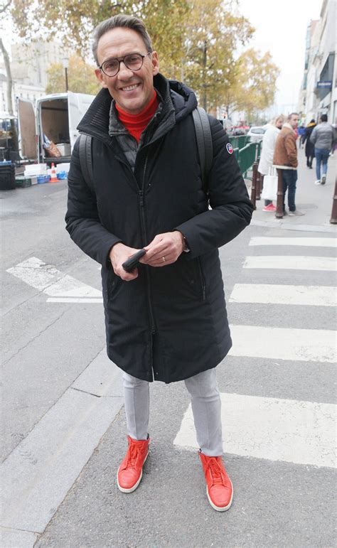 Photo Exclusif Julien Courbet à la sortie des studios de radio de l