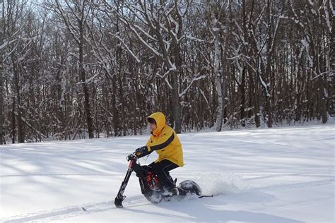 Experiencia De Montar En Bicicleta De Nieve Con Veh Culos El Ctricos