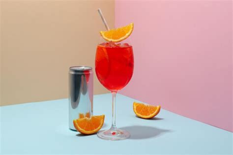 Copa de aperol spritz delicioso cóctel de verano Foto Gratis