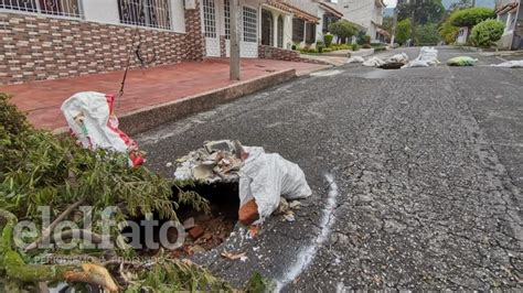 Habitantes Del Barrio Piedra Pintada Protestan Por El Hundimiento De Una De Sus Vías Elolfato