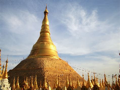 Asisbiz Myanmar Yangon Shwe dagon pagoda main patio Jan 2010 05