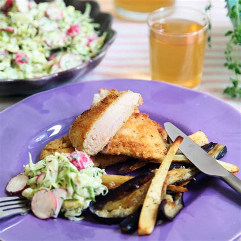 Kycklingschnitzel Med Rostat Gr Nt Spetsk Lssallad Tasteline