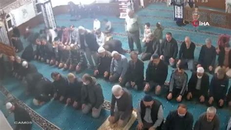 Son dakika 3 sayfa Camide namaz kılarken hayatını kaybetti O anlar