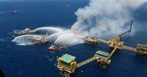 Large Oil Spill Reported Near Site of Pemex Platform Blast in Gulf