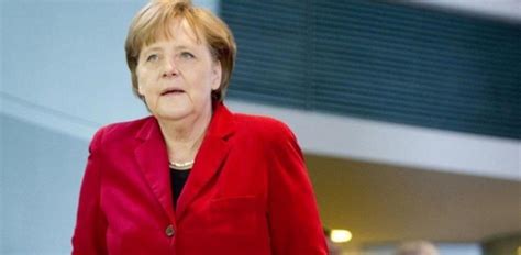 Merkel Se Rompe La Pelvis Mientras Esquiaba De Vacaciones