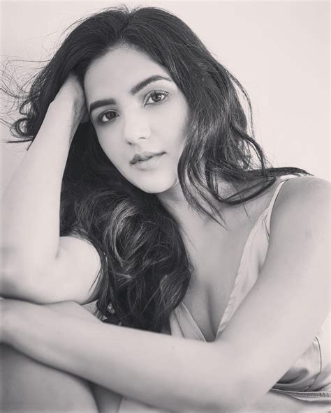 Jasmin Bhasin Sets Temperatures Soaring With Hot Sexy Looks Check Out Diva S Bold Pics News