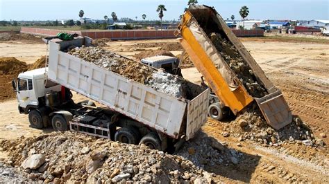 Excellent Processing Operator Skills Bulldozer Moving Soil Of Dirt