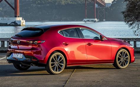 Новая Mazda 3 - характеристики, комплектации, фото, видео, обзор