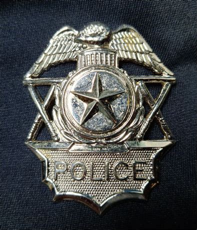 Collectors-Badges Auctions - Police Hat Badge - Silver Tone