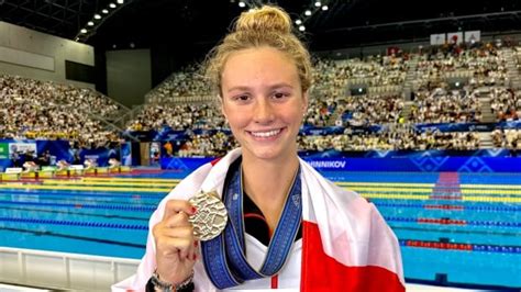 Summer Mcintosh Wins Gold Repeats As World Champ In M Butterfly