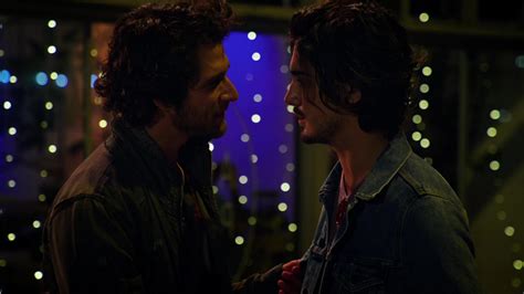 Avan Jogia And Tyler Posey Kiss In Now Apocalypse S01e01