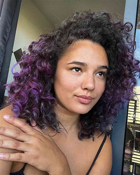 Short curly hair impact on summer style is huge this year 9