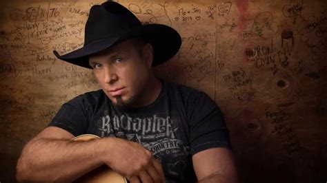 Flashback Garth Brooks Holds The Largest Concert In Central Park