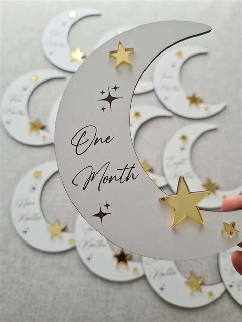 Moon and stars wooden baby milestones - ayammi.com