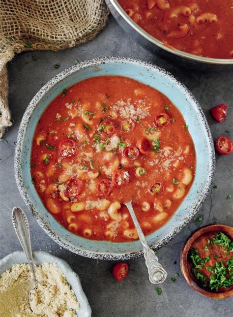 Vegane Tomatensuppe Mit Nudeln Elavegan