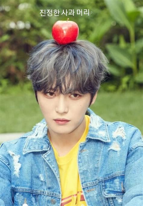 キム・ジェジュン、リンゴを頭にキュートな姿”これぞ真のリンゴヘア” K Pop、韓国エンタメニュース、取材レポートならコレポ！