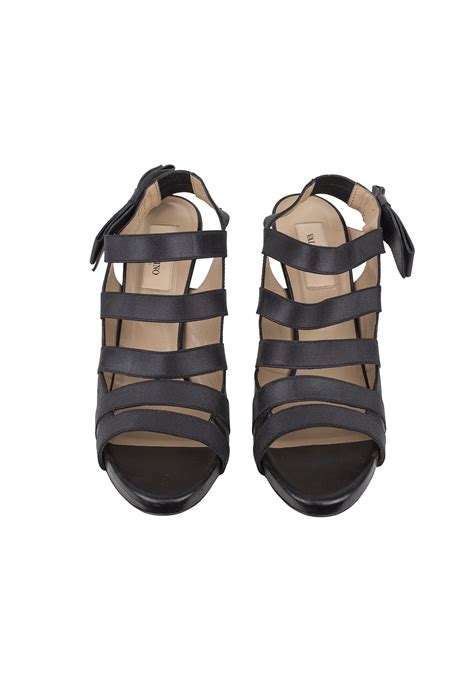 Черные босоножки Valentino с бантиками