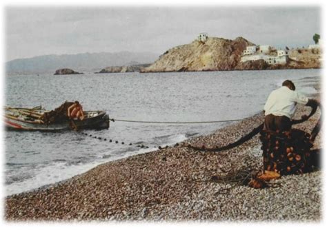 Extractive Fishing Gear in the Mazarrón Bay (Murcia Region, Spain
