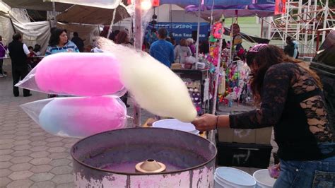 Algodones De Azucar Hace Confitera En La Feria De San Lorenzo Tetlixtac