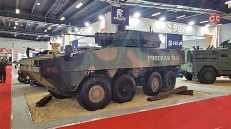 MSPO 2022 Premiera Rosomak 8x8 MLU MILMAG