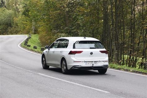 Volkswagen Golf 8 2024 Nuove Foto Spia Su Strade Pubbliche