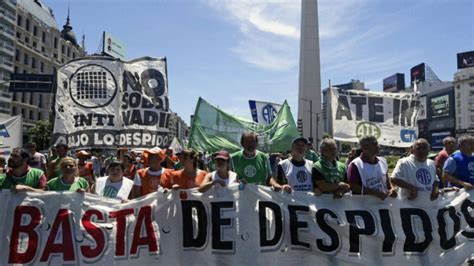 Trabajadores Estatales Argentinos Protestan Tras Una Nueva Oleada De Despidos Masivos Primicias 24