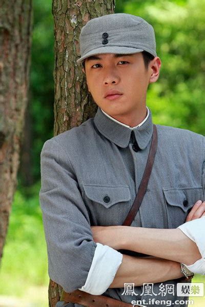 《新雪豹》张若昀顶替文章出演男主 演绎抗战往事雪豹文章凤凰娱乐