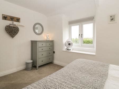 Dorset Self Catering Cottage Honeypot Cottage Burton Bradstock Sleeps