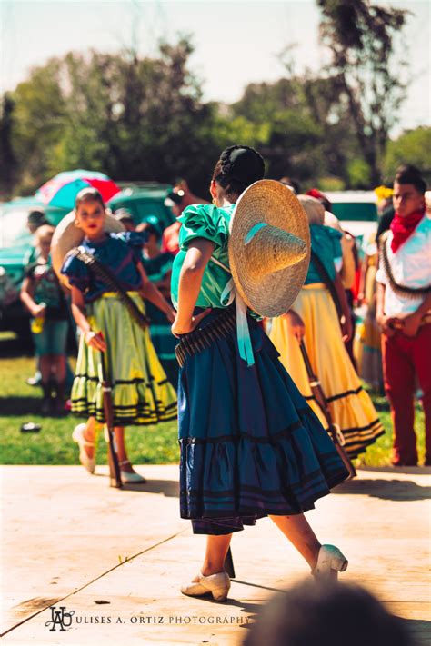 Indigenous Dance - uaocaptures: Baile Folklorico / Part 1 by Ulises...