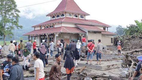 SAR Kota Padang Catat 43 Orang Meninggal Dunia Akibat Banjir Lahar