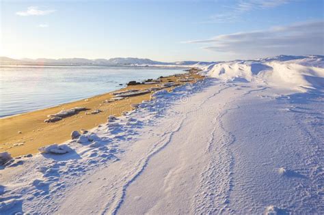 Mar De Barents Paisaje Del Invierno De Kola Peninsula Foto De Archivo