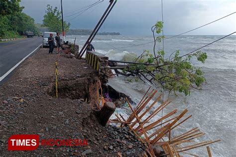 Ruas Jalur Pantura Di Sekitar Wisata Pasir Putih Situbondo Ambles