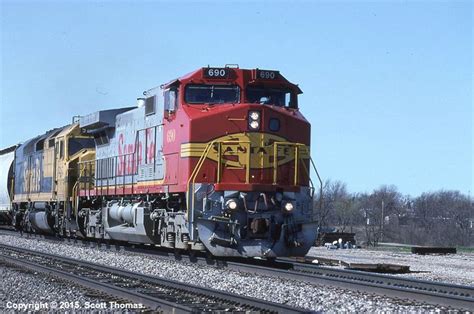 ATSF #690 (GE Dash 9-44CW) blasts through Cassoday, KS on 26 March 1995 ...