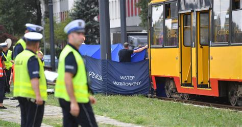 Tragedia w Warszawie Nie żyje 5 latek przytrzaśnięty drzwiami