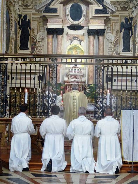 La Messa Anche In Assenza Dei Fedeli Liturgia Culmen Et Fons