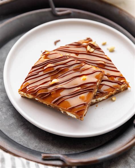 No Bake Caramel Pretzel Crack Bars Sweet Fix Baker