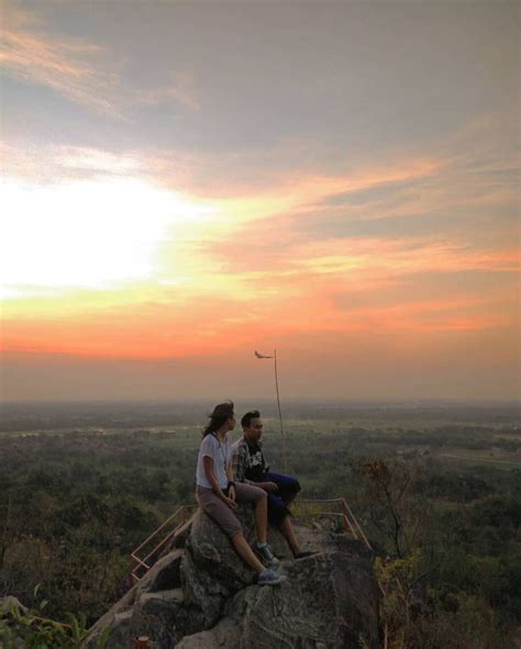 Cadas Gantung Spot Wisata Tinggi Di Majalengka Yang Cocok Untuk