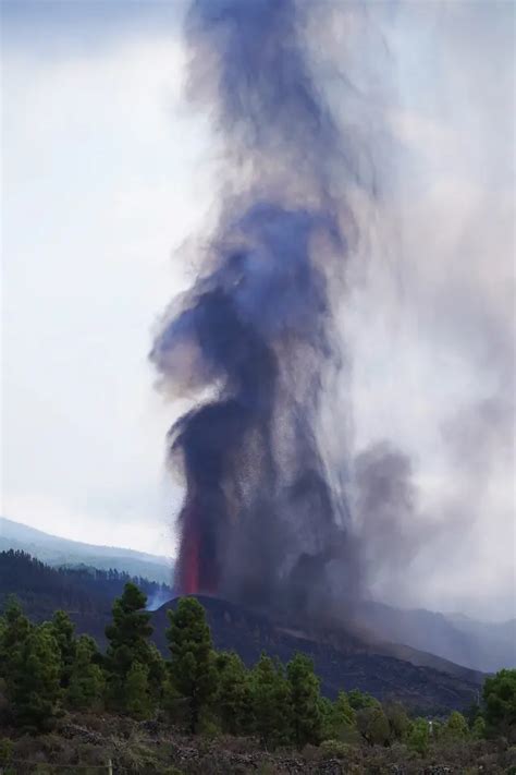 La Lava De La Erupci N Cubre Hect Reas Y Destruye Viviendas