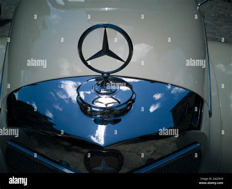 Logo Emblema Marchio Stemma Griglia Mercedes Slk R Griglie E Prese D