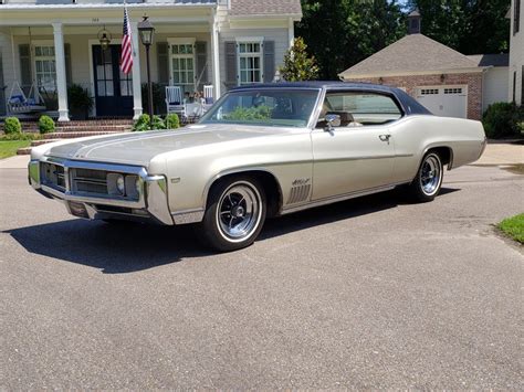 1969 Buick Wildcat Custom | Art & Speed Classic Car Gallery in Memphis, TN