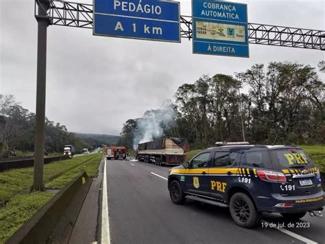 Carreta Pega Fogo E Bloqueia Parcialmente Trecho Da BR 101