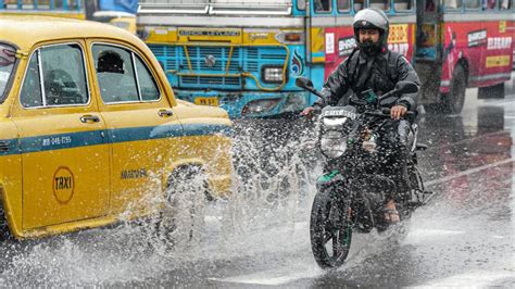 Saturday Heavy Rain Alert শনিবার এই জেলাগুলিতে ভারী বৃষ্টির সতর্কতা আরও ক দিন চলবে West