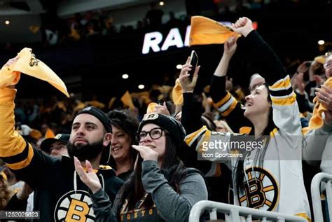 Boston Bruins Fans Photos and Premium High Res Pictures - Getty Images