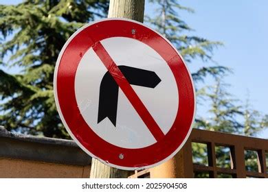 2,775 Right turn prohibited Images, Stock Photos & Vectors | Shutterstock