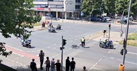 Schwerer Unfall In Berlin Wilmersdorf Polizei Motorrad Erfasst