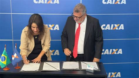 Raquel Lyra assina contrato a Caixa e recebe 1º cartão do Mães de