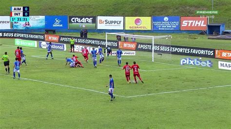 Aos 21 min do 1º tempo finalização errada de Alan Patrick do