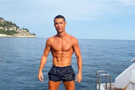 Šokujúce slová majiteľa zoznamky Cristiano Ronaldo to so ženami len hrá Je gay