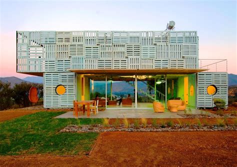 Casa Construida Con Contenedores Y Tarimas De Madera Homify