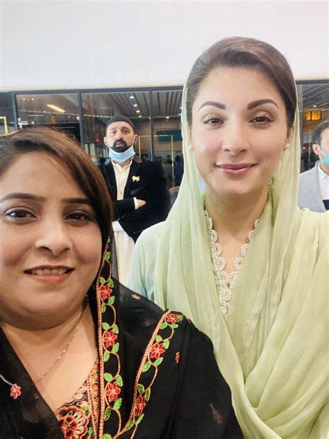 Pin By Ayeza On Maryam Nawaz Sharif Maryam Fashion Sari